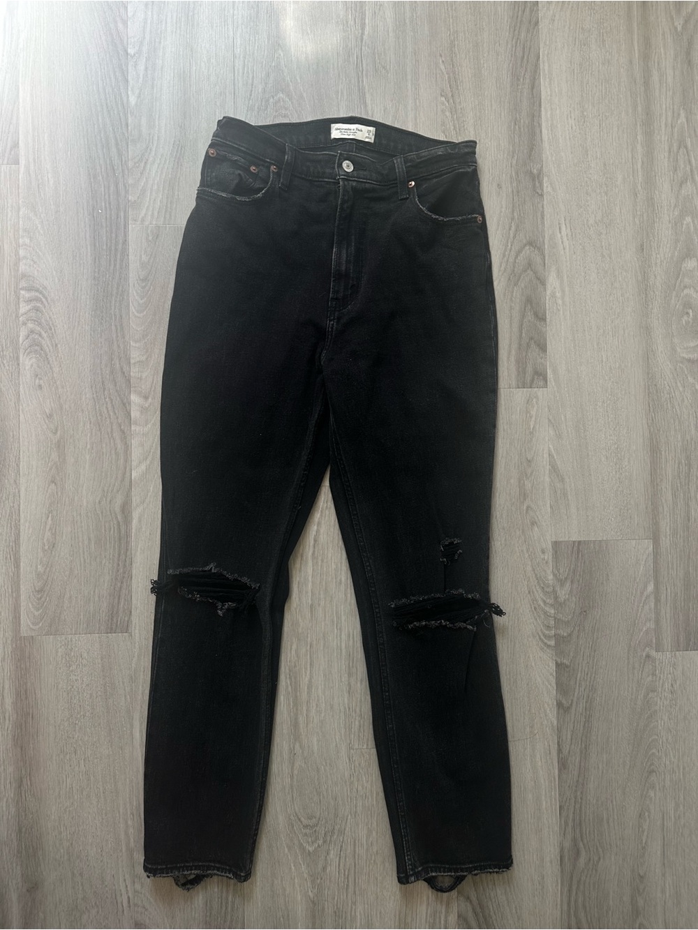 Abercrombie Ankle Straight Ultra high rise  Distressed High-Rise Jeans